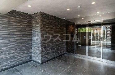 16/23 エントランス