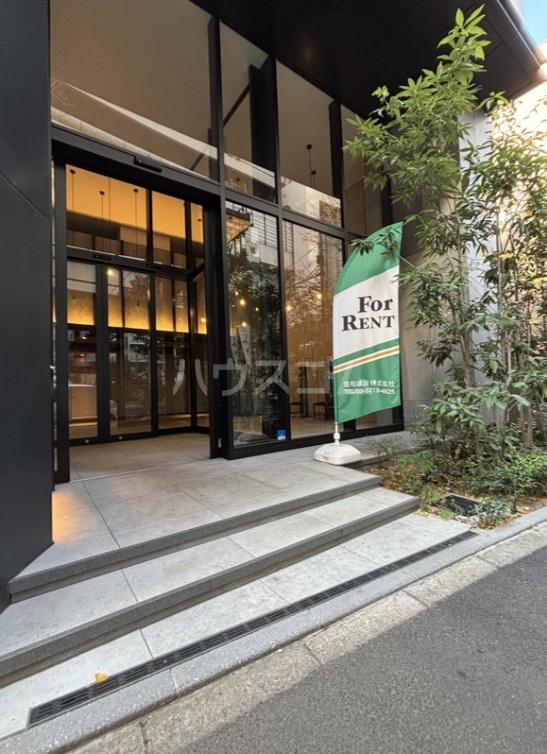 24/30 エントランス