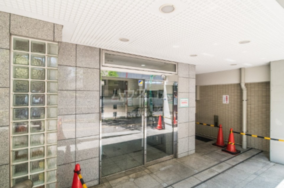 19/29 エントランス