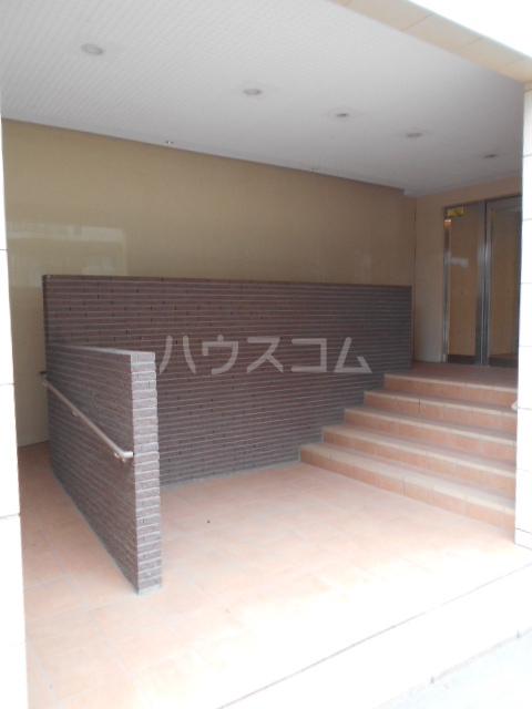 18/28 エントランス