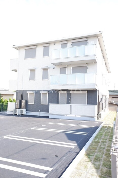 23/28 駐車場