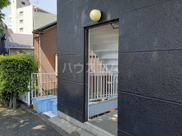 25/30 エントランス
