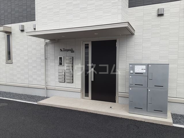 21/30 エントランス