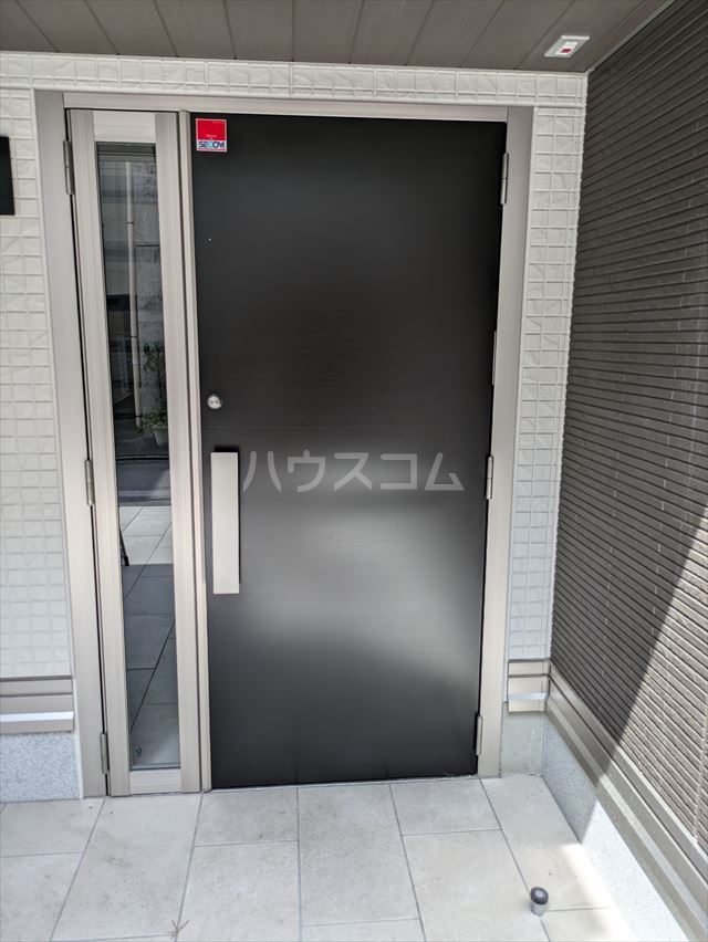 21/30 エントランス