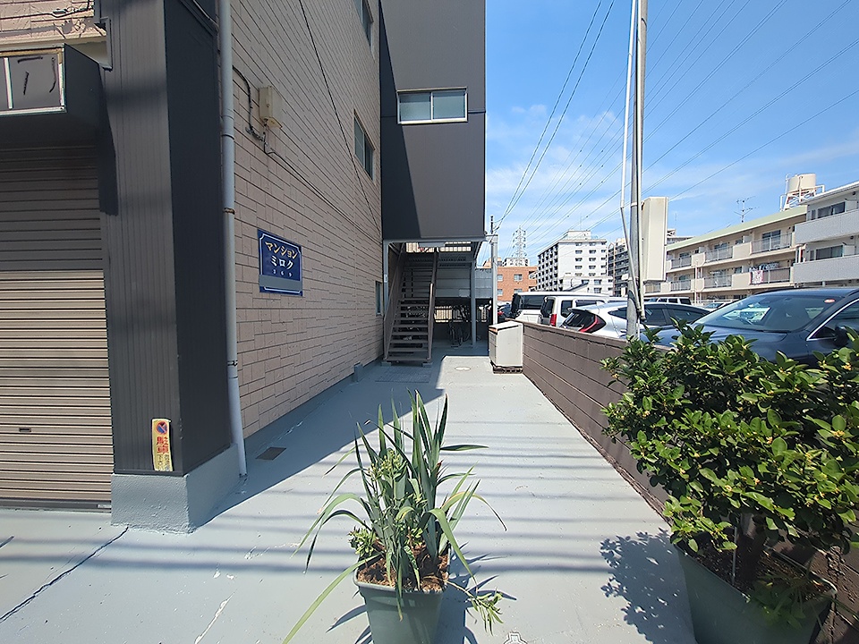 18/27 エントランス