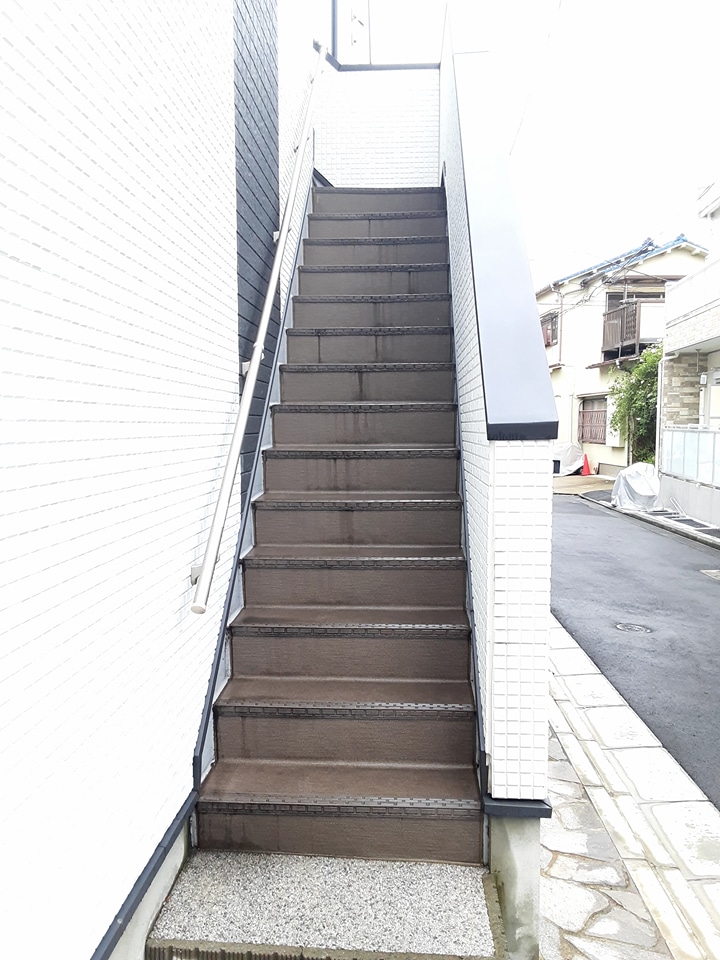 18/21 エントランス