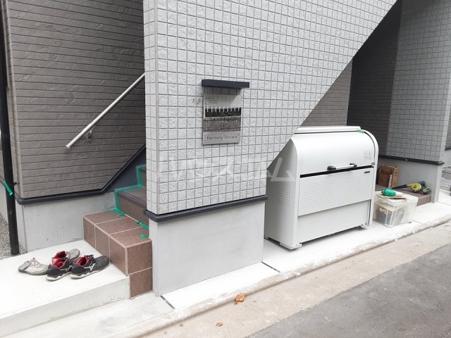 24/30 エントランス