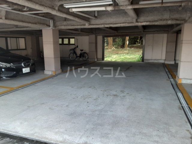 25/27 駐車場