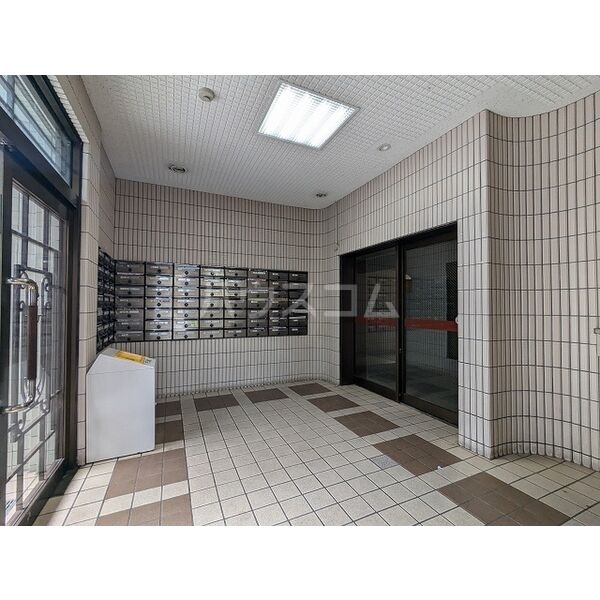 23/30 エントランス