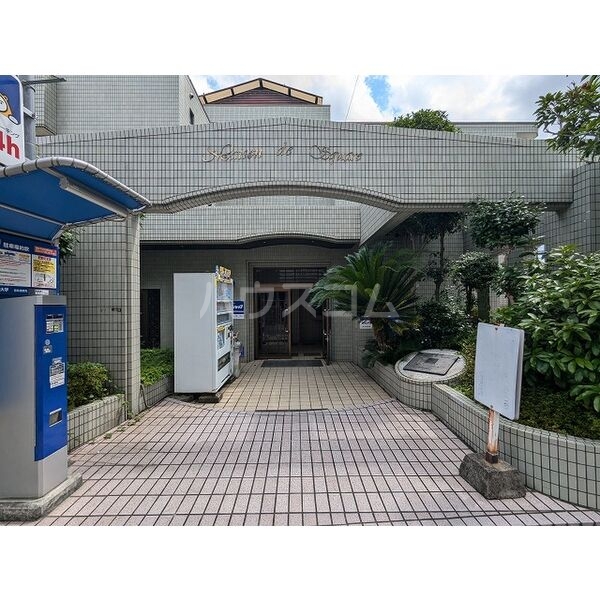 24/30 エントランス