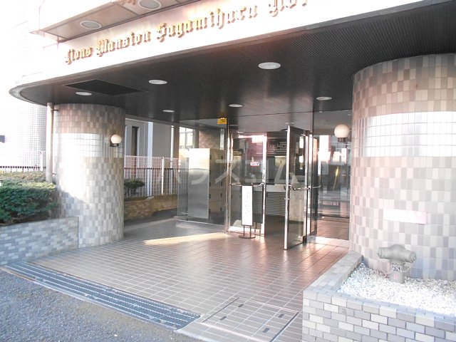 27/30 エントランス