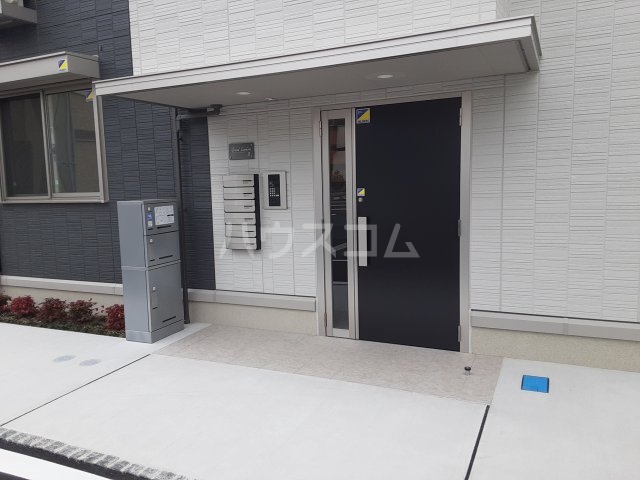 28/30 エントランス