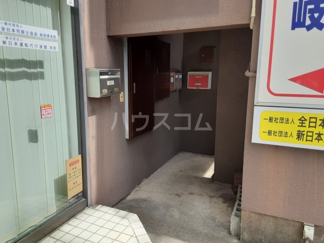 16/16 エントランス