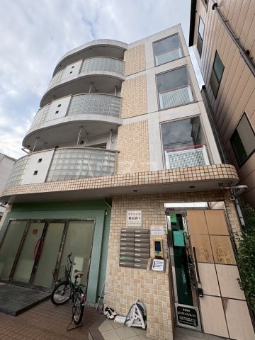 21/22 エントランス