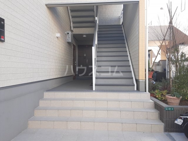 23/30 エントランス