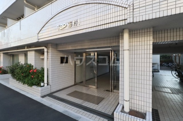 24/30 エントランス