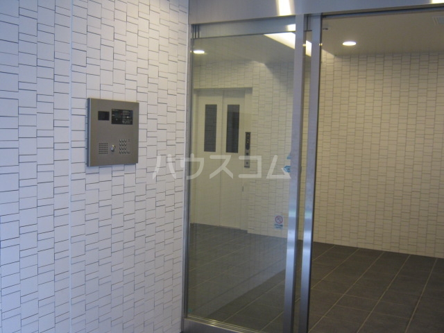 27/30 エントランス