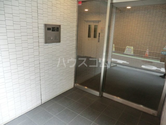 28/30 エントランス