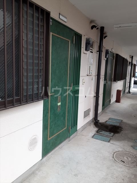 23/30 エントランス