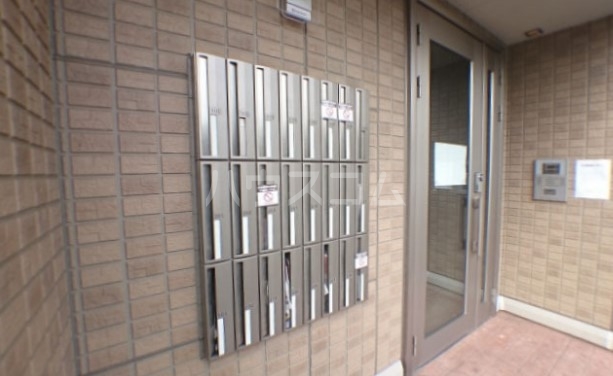 16/27 エントランス