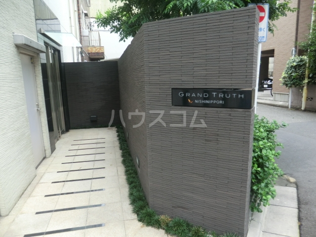 16/19 エントランス