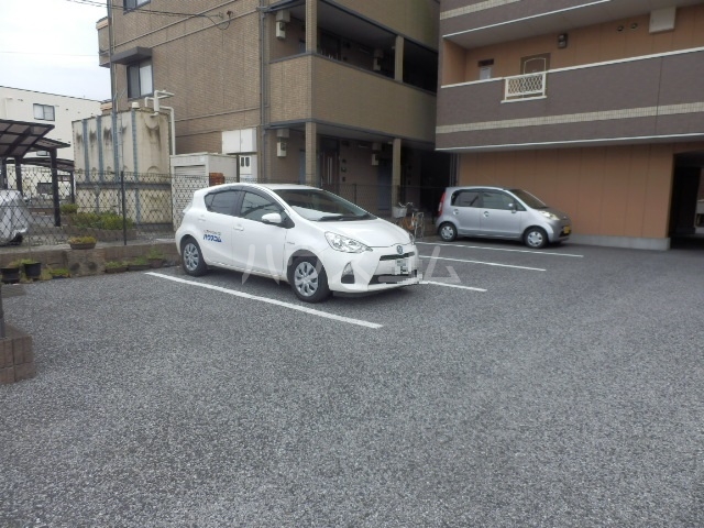 22/30 駐車場