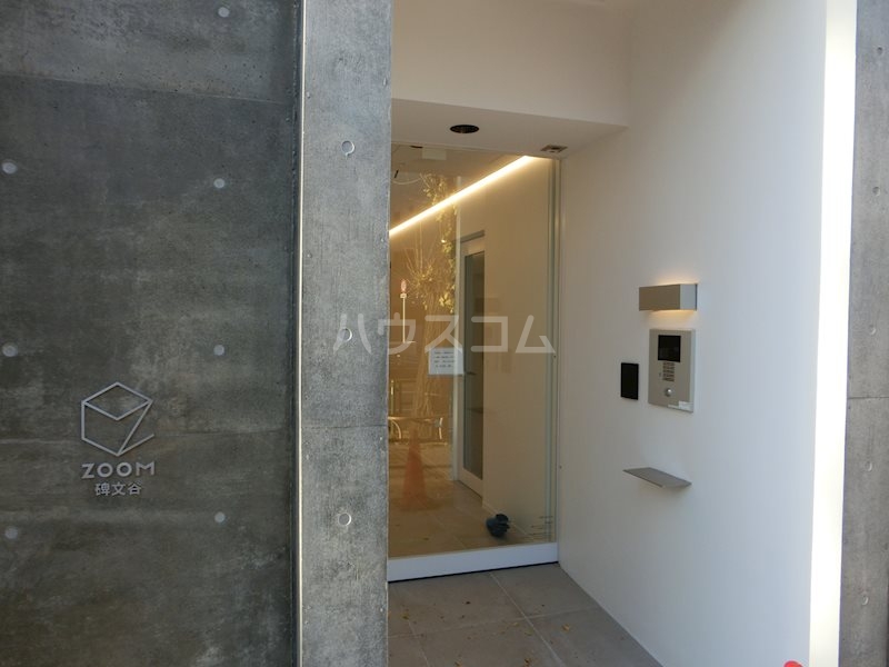 19/23 エントランス