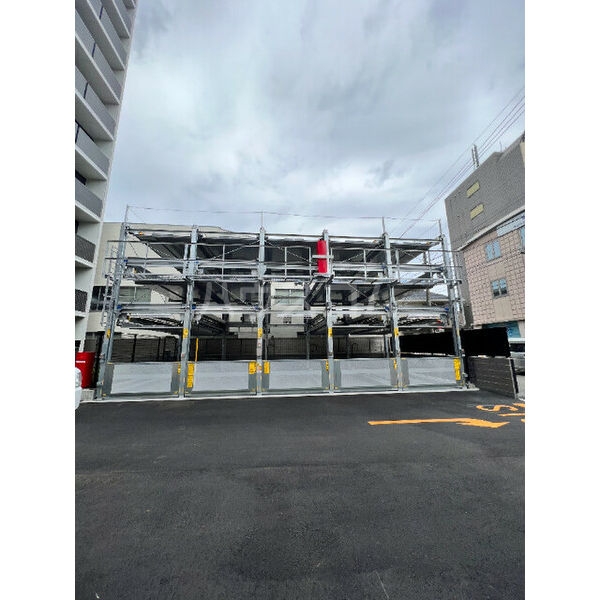 18/27 駐車場