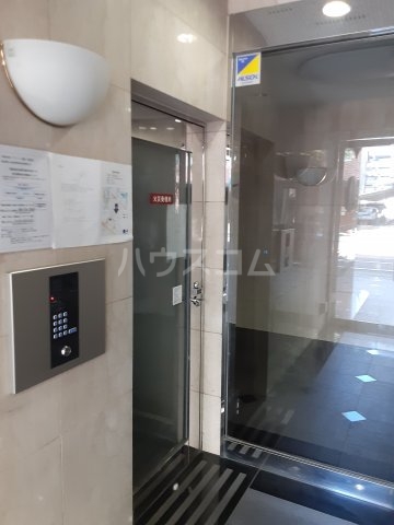 20/21 エントランス