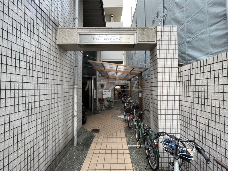 20/29 エントランス
