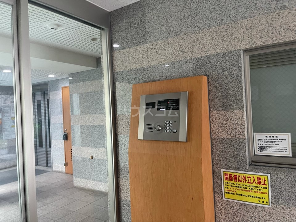 23/30 エントランス