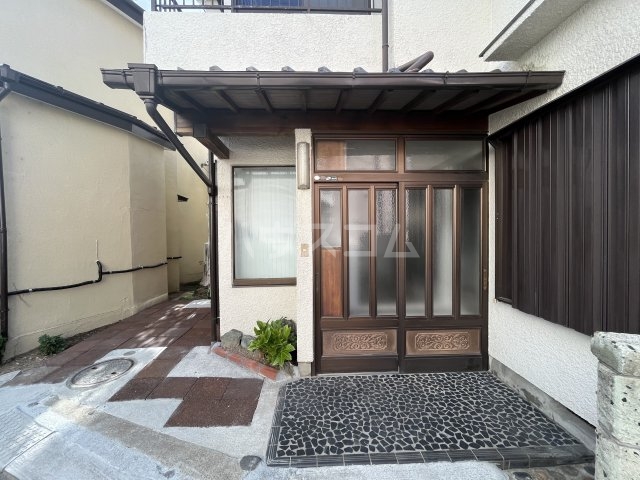 21/28 エントランス