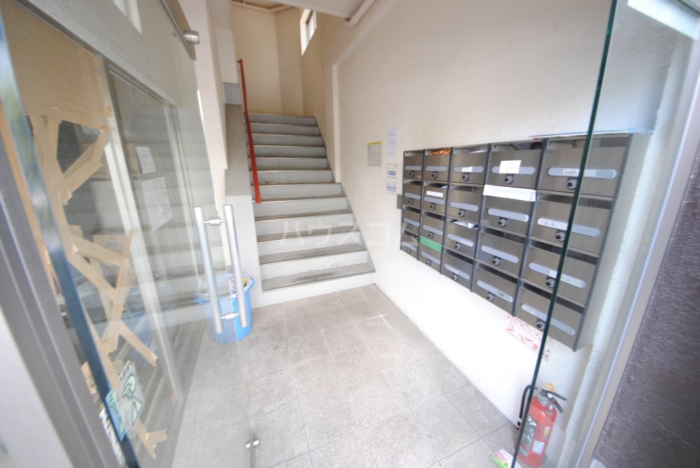 16/25 エントランス