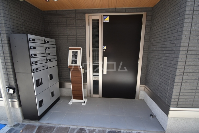 22/30 エントランス