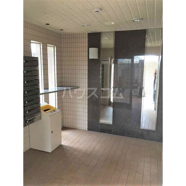 15/19 エントランス