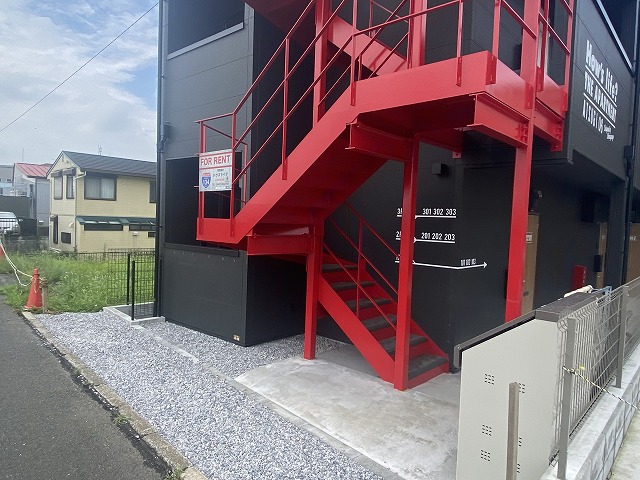 5/5 エントランス