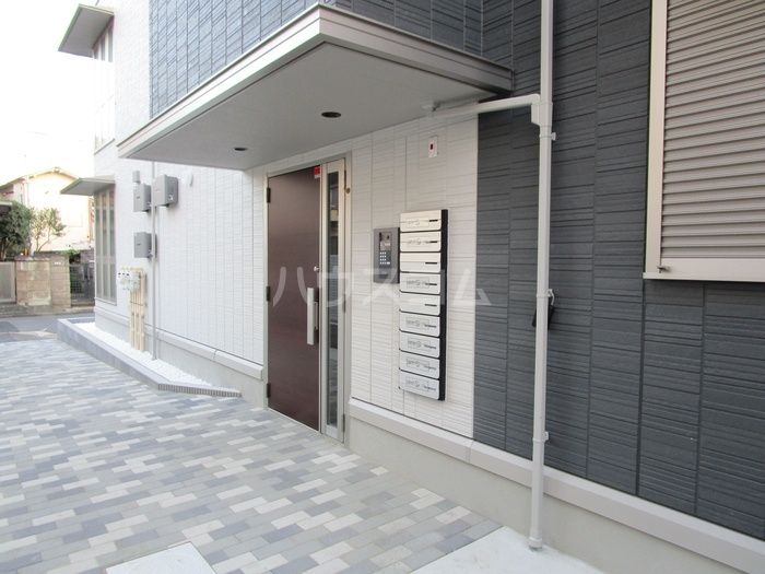 18/27 エントランス