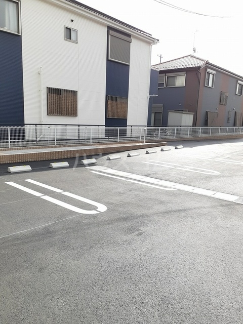 27/30 駐車場