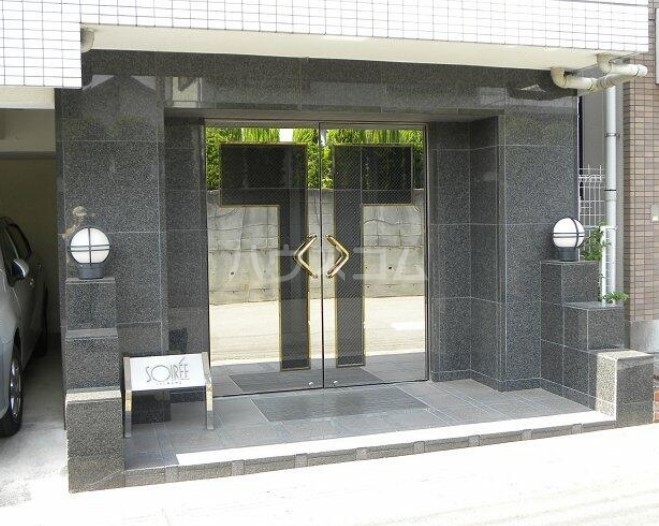 19/25 エントランス