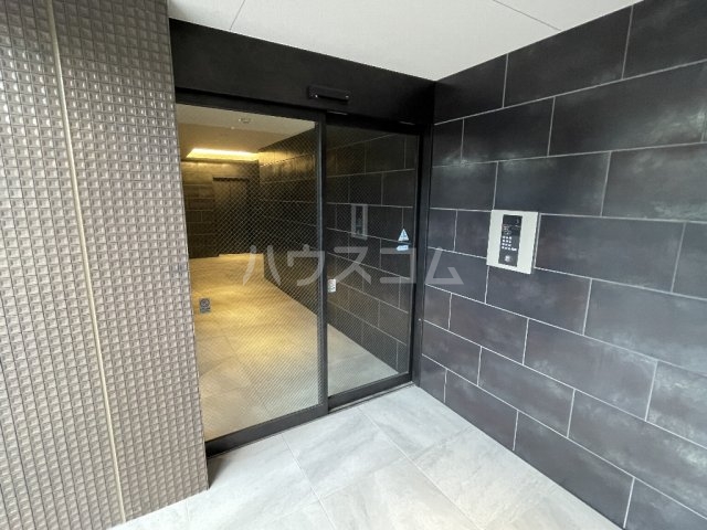 26/30 エントランス