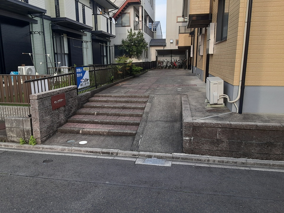 22/29 エントランス