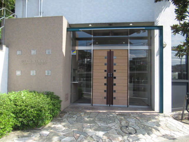 21/30 エントランス