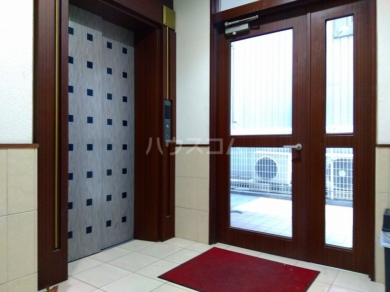 19/26 エントランス