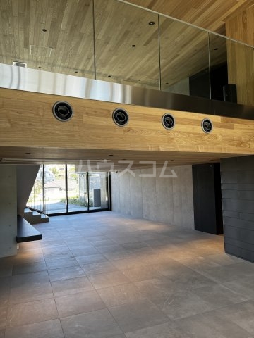 26/30 エントランス