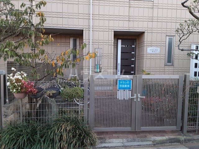 25/30 エントランス