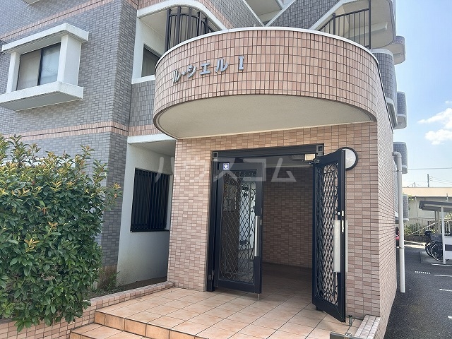 20/27 エントランス