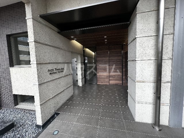 21/30 エントランス