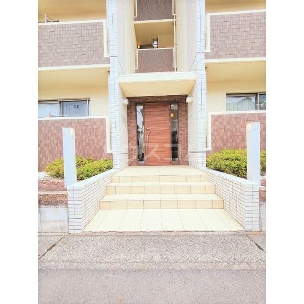 13/23 エントランス