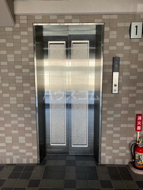 28/30 エントランス