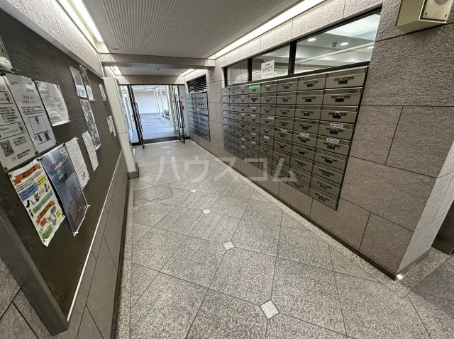 27/30 エントランス